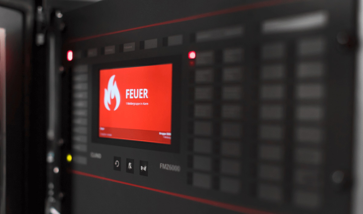 Intuitive operation of the fire alarm panel with the Service Assistant