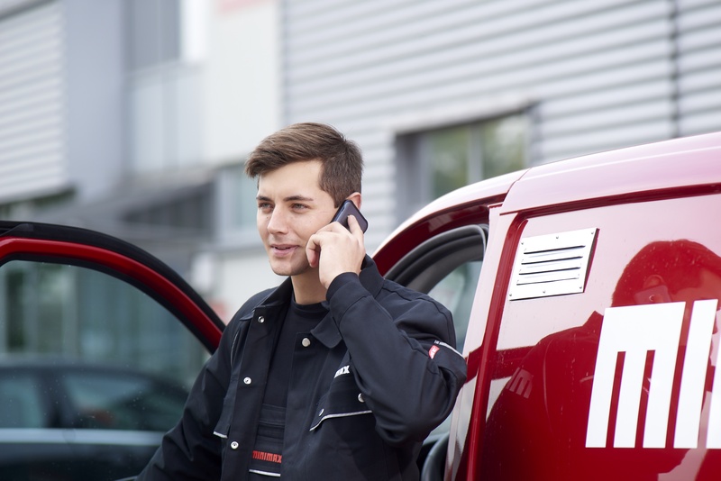 Photo of a Minimax service employee