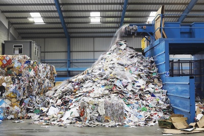 Separating- and crushing systems for recyclable materials